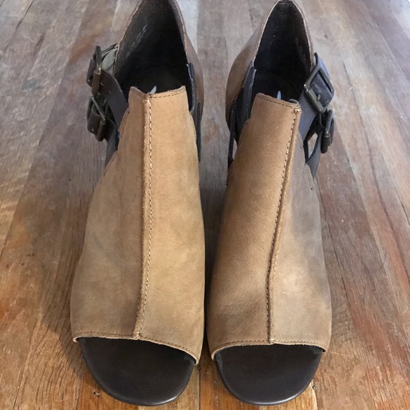 Franco Sarto Peep Toe Heels. - Picture 2 of 7